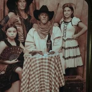 Meet your Posher, Charles